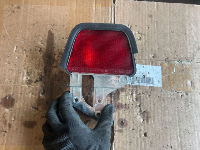 bontott TOYOTA AVENSIS T25 Pótféklámpa