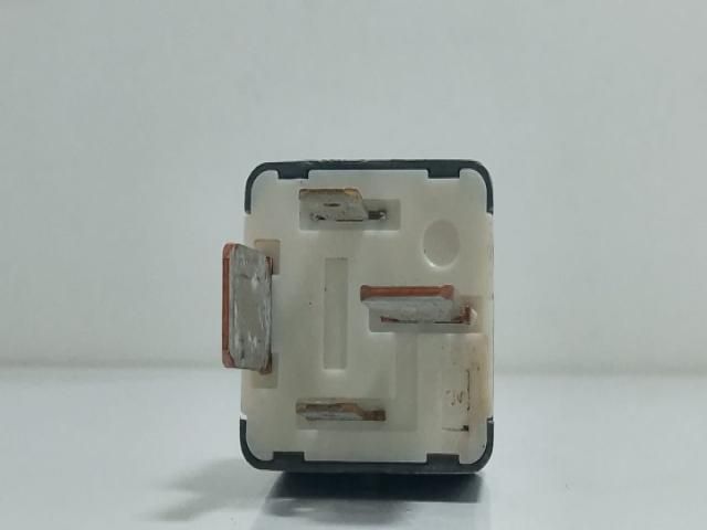 bontott TOYOTA AVENSIS T25 Relé