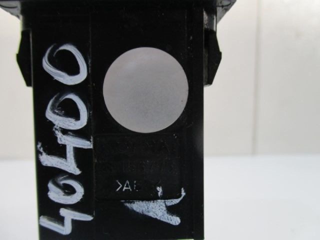 bontott TOYOTA AVENSIS T25 Tankajtó Nyitó Kar / Gomb