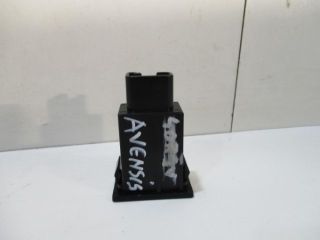 bontott TOYOTA AVENSIS T25 Tankajtó Nyitó Kar / Gomb