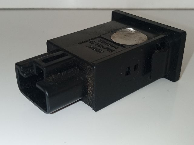 bontott TOYOTA AVENSIS T25 Tankajtó Nyitó Kar / Gomb