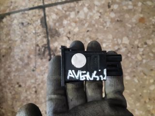 bontott TOYOTA AVENSIS T25 Tankajtó Nyitó Kar / Gomb