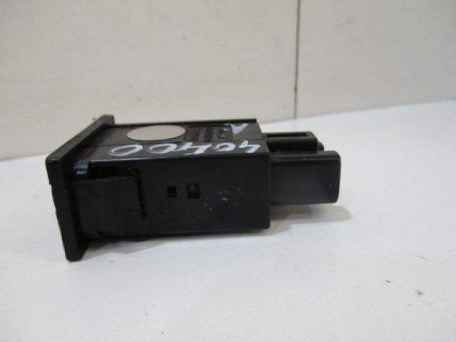 bontott TOYOTA AVENSIS T25 Tankajtó Nyitó Kar / Gomb