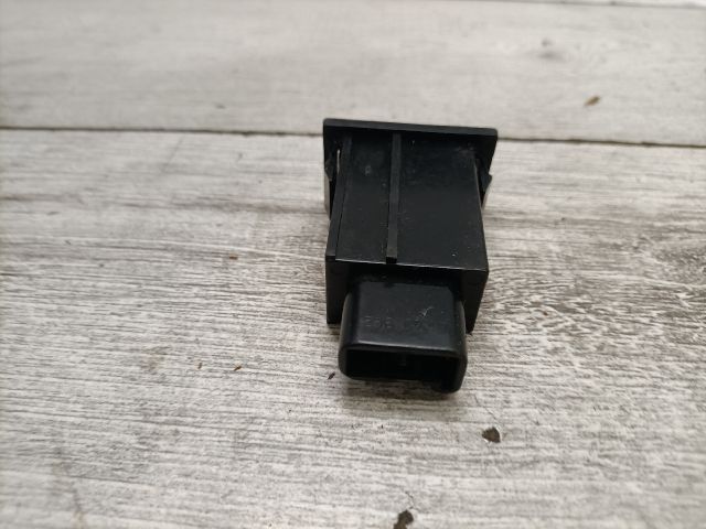 bontott TOYOTA AVENSIS T25 Tankajtó Nyitó Kar / Gomb