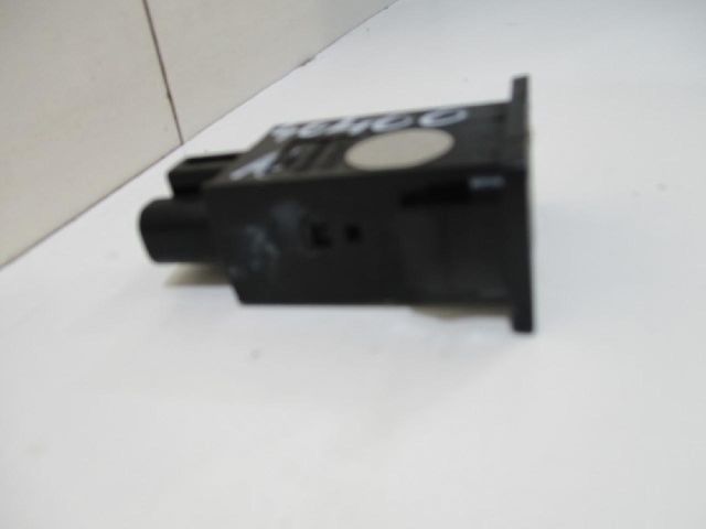 bontott TOYOTA AVENSIS T25 Tankajtó Nyitó Kar / Gomb