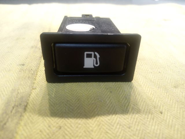 bontott TOYOTA AVENSIS T25 Tankajtó Nyitó Kar / Gomb