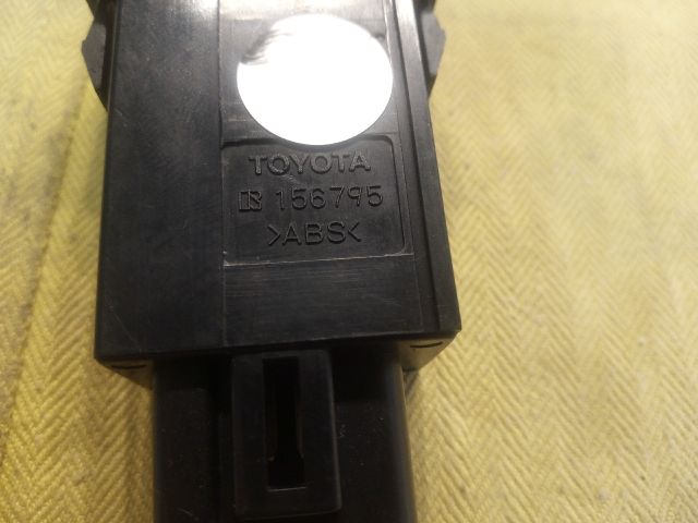 bontott TOYOTA AVENSIS T25 Tankajtó Nyitó Kar / Gomb