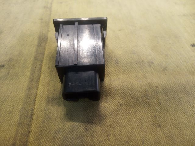 bontott TOYOTA AVENSIS T25 Tankajtó Nyitó Kar / Gomb