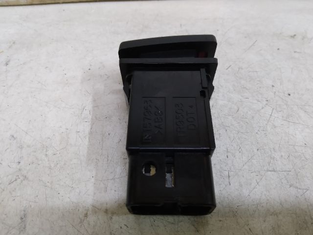 bontott TOYOTA AVENSIS T25 Vészvillogó Kapcsoló