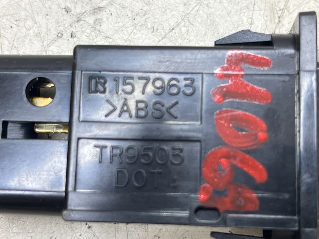 bontott TOYOTA AVENSIS T25 Vészvillogó Kapcsoló