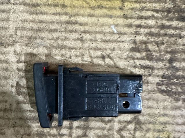 bontott TOYOTA AVENSIS T25 Vészvillogó Kapcsoló