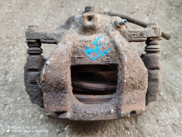 bontott TOYOTA AVENSIS T27 Bal első Féknyereg Munkahengerrel