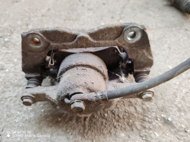 bontott TOYOTA AVENSIS T27 Bal első Féknyereg Munkahengerrel