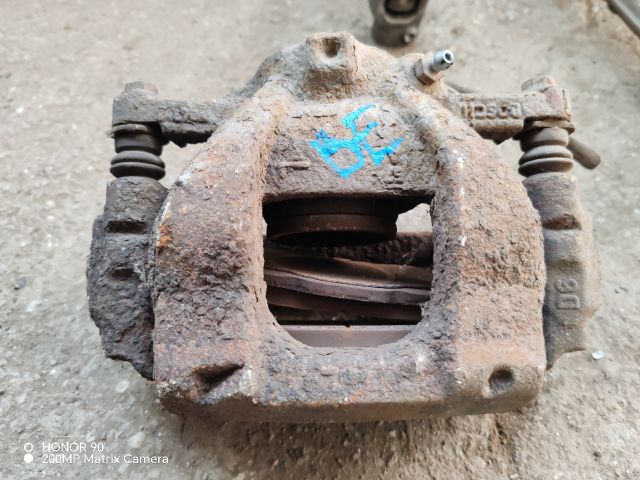 bontott TOYOTA AVENSIS T27 Bal első Féknyereg Munkahengerrel