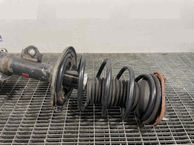 bontott TOYOTA AVENSIS T27 Első Rugó