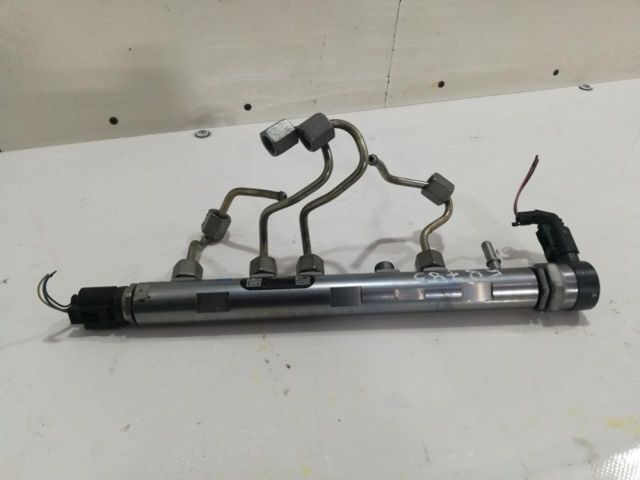 bontott TOYOTA AVENSIS T27 Közösnyomócső