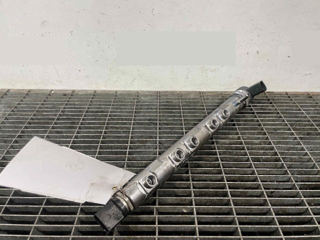 bontott TOYOTA AVENSIS T27 Közösnyomócső