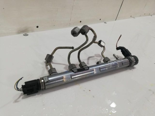 bontott TOYOTA AVENSIS T27 Közösnyomócső