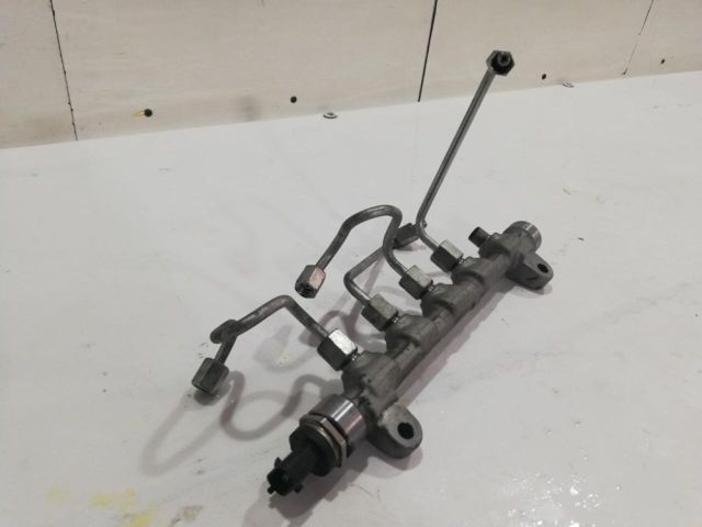 bontott TOYOTA AVENSIS T27 Közösnyomócső