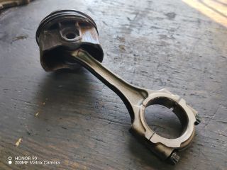 bontott TOYOTA AVENSIS T27 Dugattyú és Hajtókar