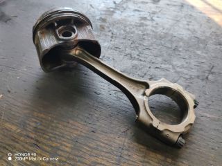 bontott TOYOTA AVENSIS T27 Dugattyú és Hajtókar