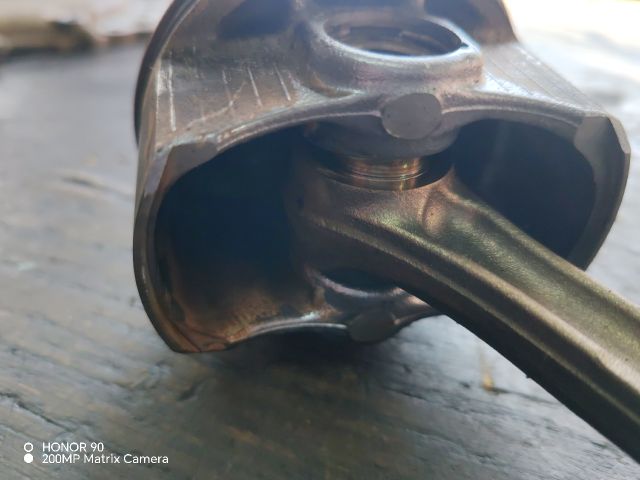 bontott TOYOTA AVENSIS T27 Dugattyú és Hajtókar