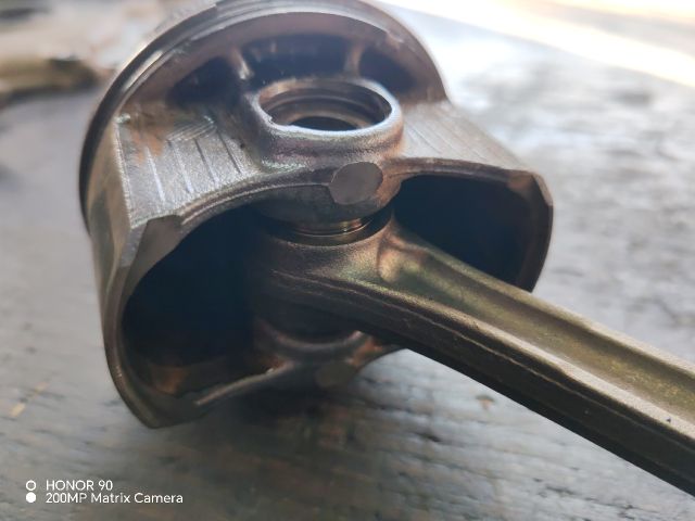 bontott TOYOTA AVENSIS T27 Dugattyú és Hajtókar