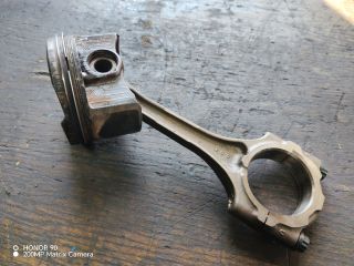 bontott TOYOTA AVENSIS T27 Dugattyú és Hajtókar