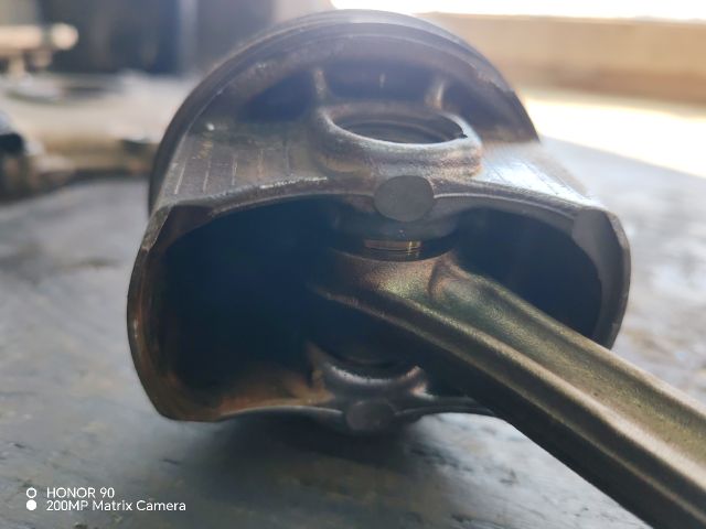 bontott TOYOTA AVENSIS T27 Dugattyú és Hajtókar