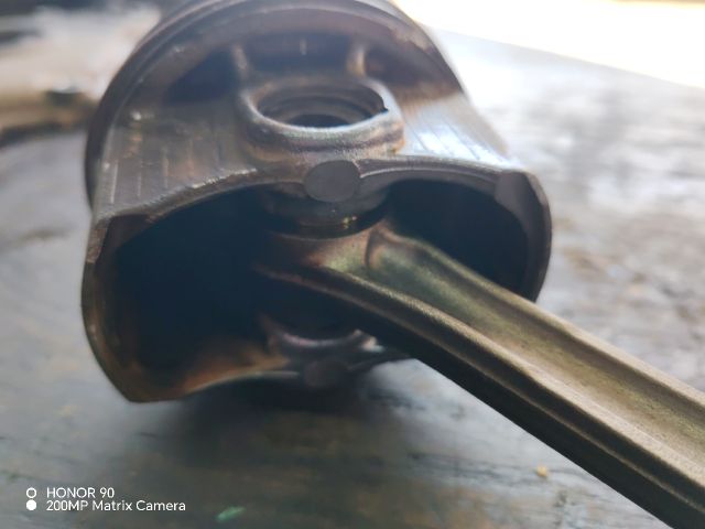 bontott TOYOTA AVENSIS T27 Dugattyú és Hajtókar