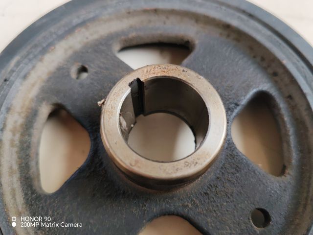 bontott TOYOTA AVENSIS T27 Főtengely Szíjtárcsa