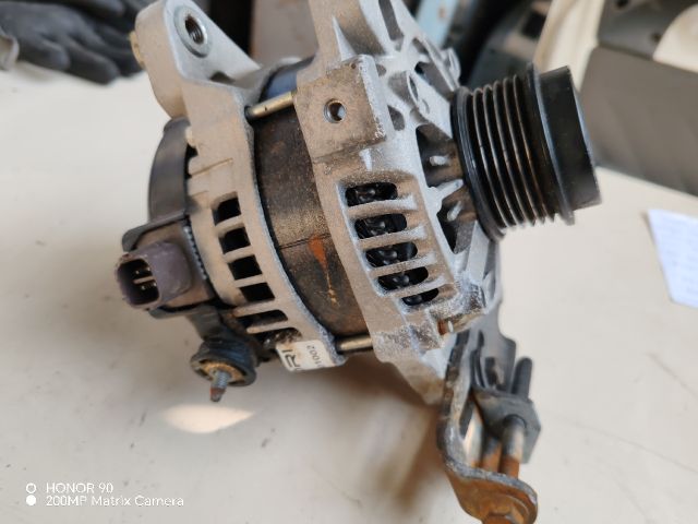 bontott TOYOTA AVENSIS T27 Generátor