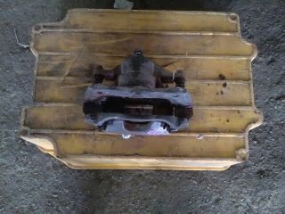 bontott TOYOTA AVENSIS T27 Jobb első Féknyereg Munkahengerrel