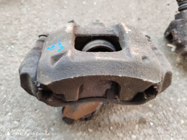 bontott TOYOTA AVENSIS T27 Jobb első Féknyereg Munkahengerrel