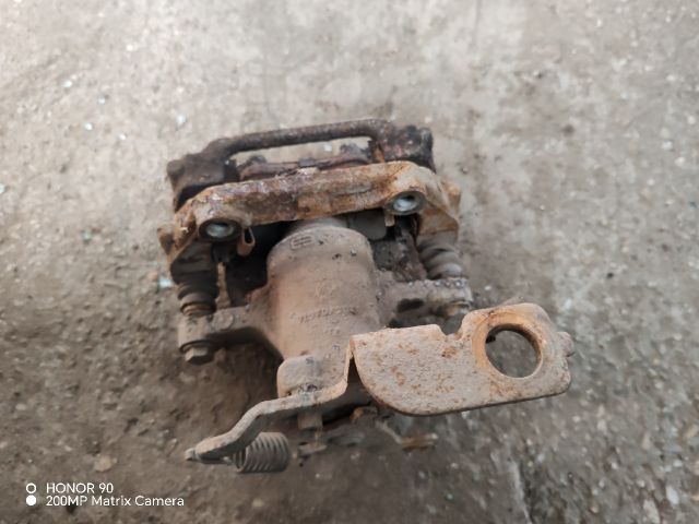 bontott TOYOTA AVENSIS T27 Jobb hátsó Féknyereg Munkahengerrel