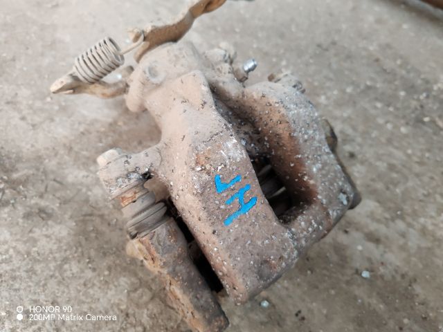 bontott TOYOTA AVENSIS T27 Jobb hátsó Féknyereg Munkahengerrel