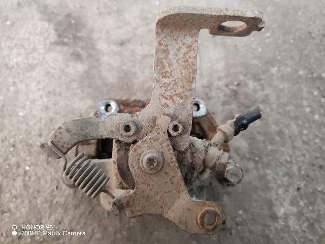 bontott TOYOTA AVENSIS T27 Jobb hátsó Féknyereg Munkahengerrel