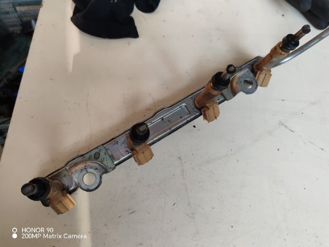 bontott TOYOTA AVENSIS T27 Porlasztó Sor / Híd