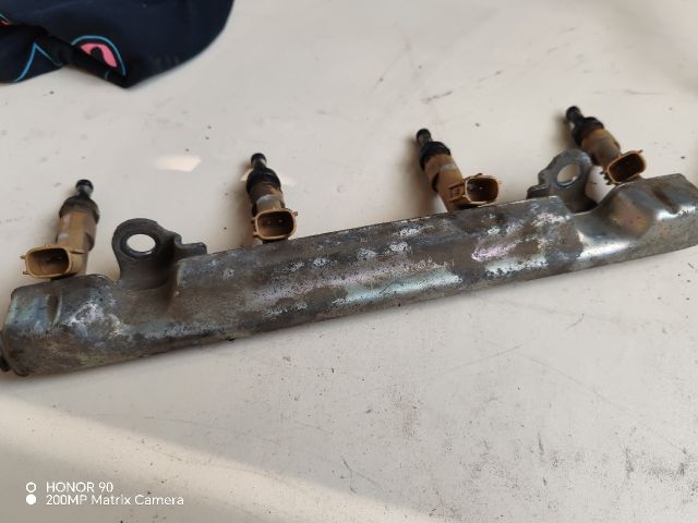 bontott TOYOTA AVENSIS T27 Porlasztó Sor / Híd