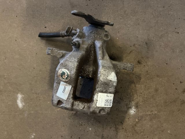 bontott TOYOTA AVENSIS T27 Bal hátsó Féknyereg Munkahengerrel