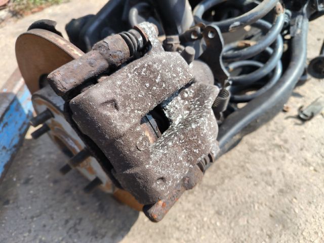 bontott TOYOTA AVENSIS T27 Bal hátsó Féknyereg Munkahengerrel