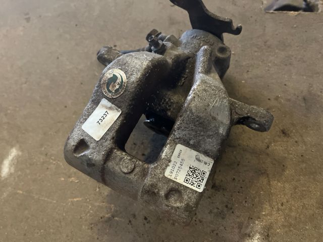 bontott TOYOTA AVENSIS T27 Bal hátsó Féknyereg Munkahengerrel