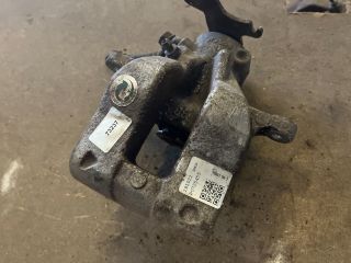 bontott TOYOTA AVENSIS T27 Bal hátsó Féknyereg Munkahengerrel