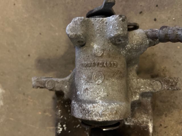 bontott TOYOTA AVENSIS T27 Bal hátsó Féknyereg Munkahengerrel