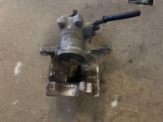 bontott TOYOTA AVENSIS T27 Bal hátsó Féknyereg Munkahengerrel