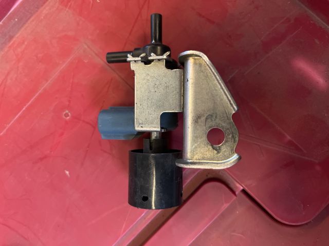 bontott TOYOTA AVENSIS T27 EGR / AGR Vákum Szelep