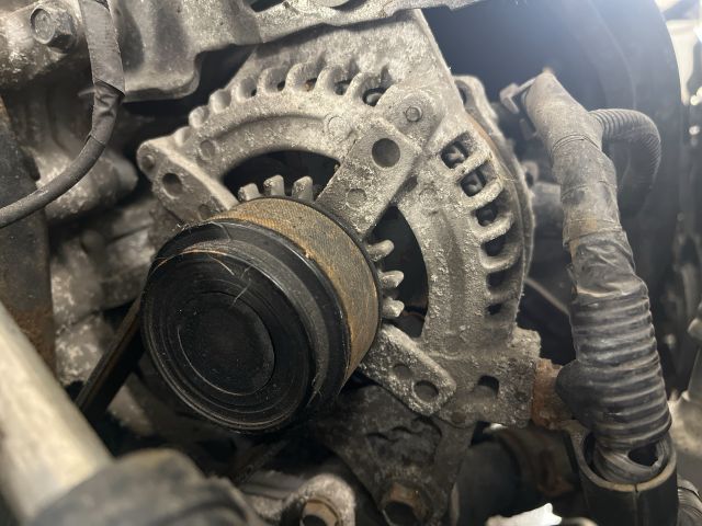 bontott TOYOTA AVENSIS T27 Generátor