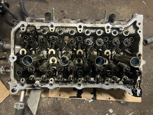 bontott TOYOTA AVENSIS T27 Hengerfej