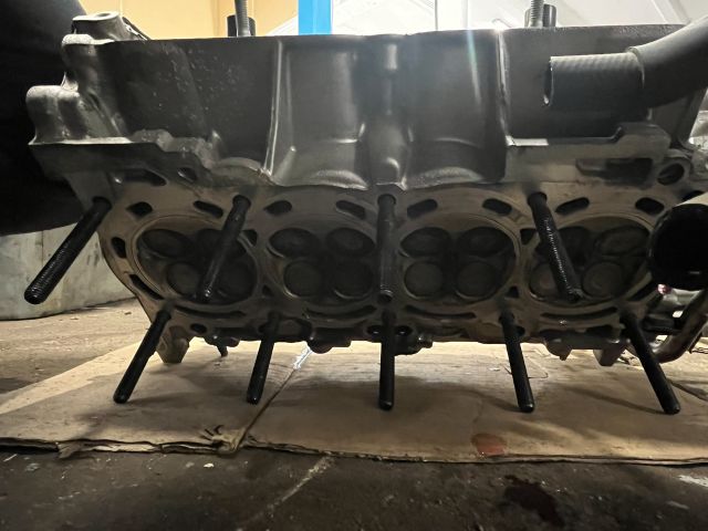 bontott TOYOTA AVENSIS T27 Hengerfej