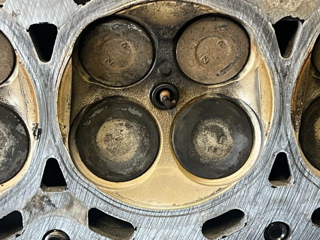 bontott TOYOTA AVENSIS T27 Hengerfej